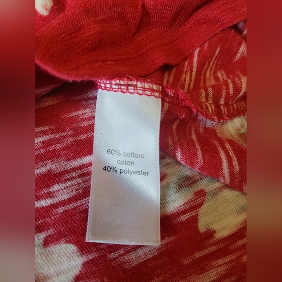 MAURICE'S Red Floral V-Neck Blouse Size Medium - Picture 3 of 6